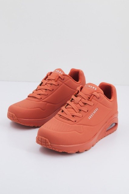 SKECHERS UNO STAND ON AIR en color NARANJA (1)