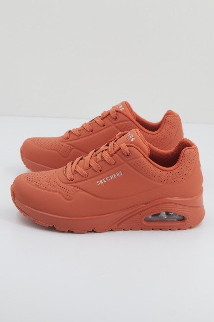 SKECHERS UNO STAND ON AIR en color NARANJA (2)