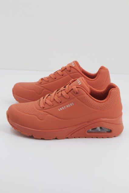 SKECHERS UNO STAND ON AIR en color NARANJA (2)