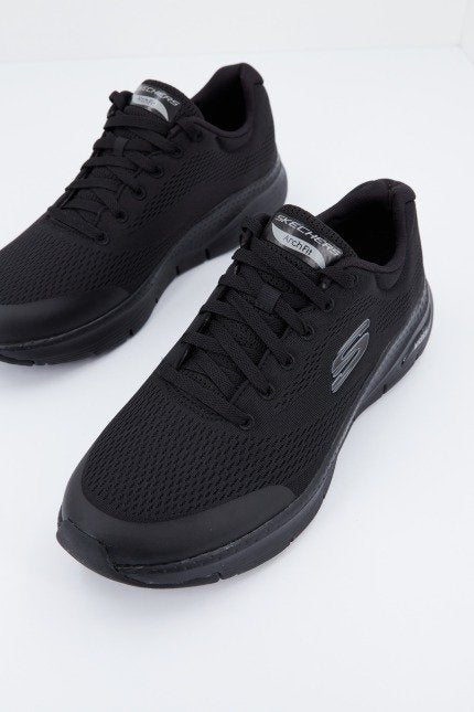 SKECHERS ARCH FIT en color NEGRO (3)