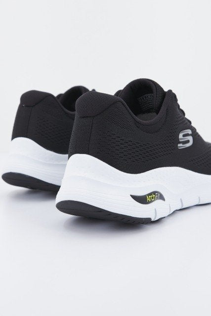 SKECHERS ARCH FIT en color NEGRO (3)