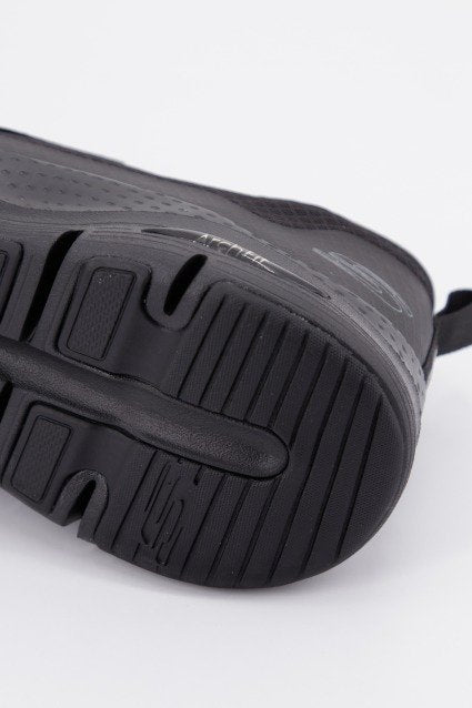 SKECHERS ARCH FIT-BANLIN en color NEGRO (4)