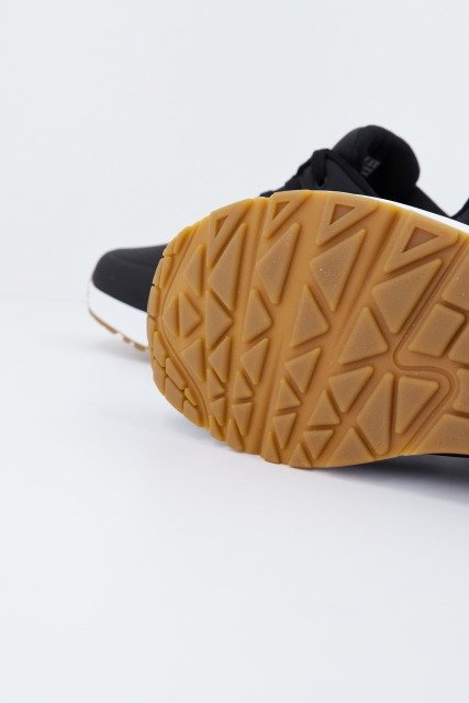 SKECHERS UNO - STAND ON AIR en color NEGRO (4)