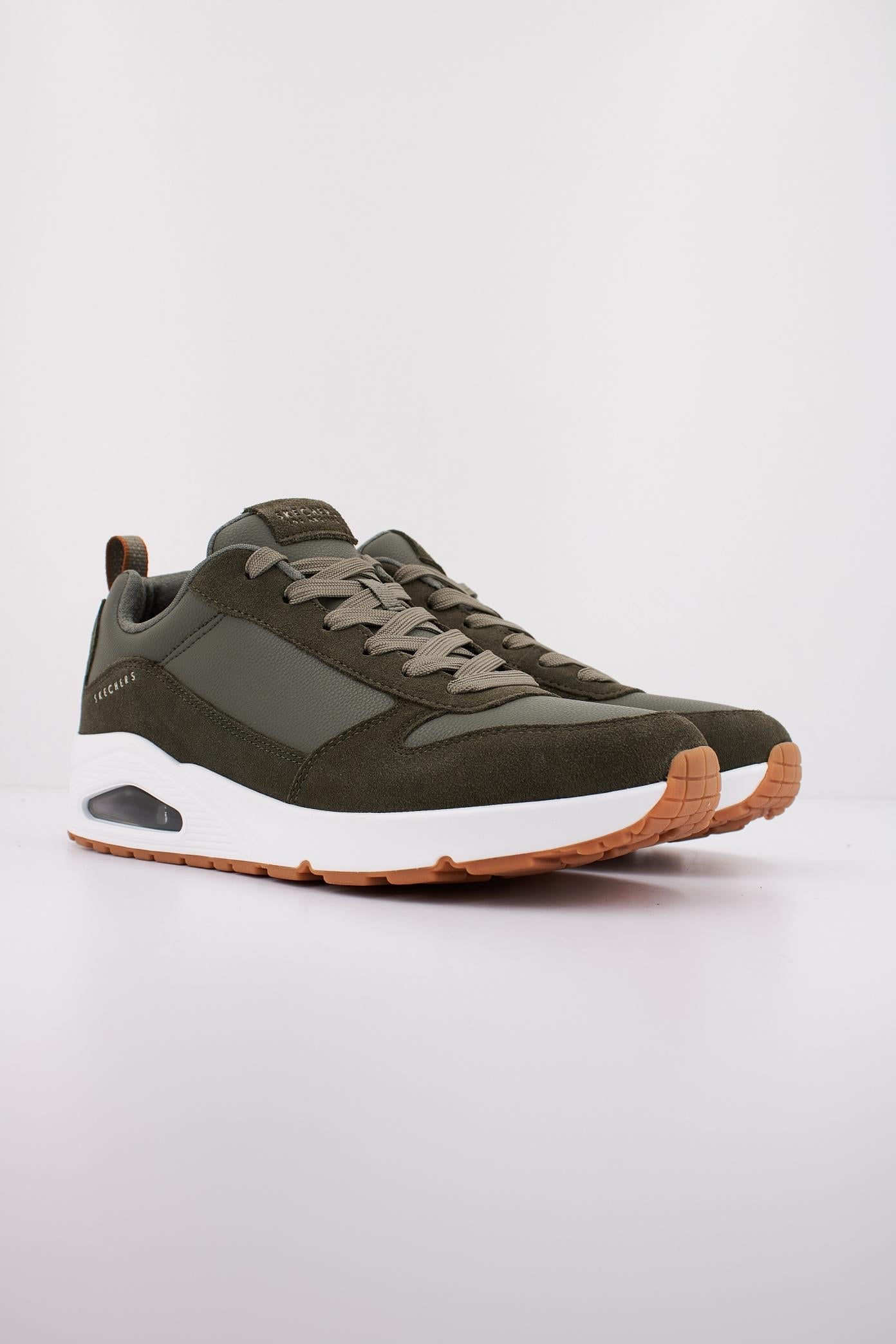 SKECHERS UNO - STACRE en color VERDE (2)