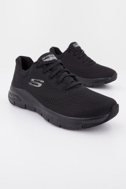 SKECHERS ARCH FIT en color NEGRO (2)