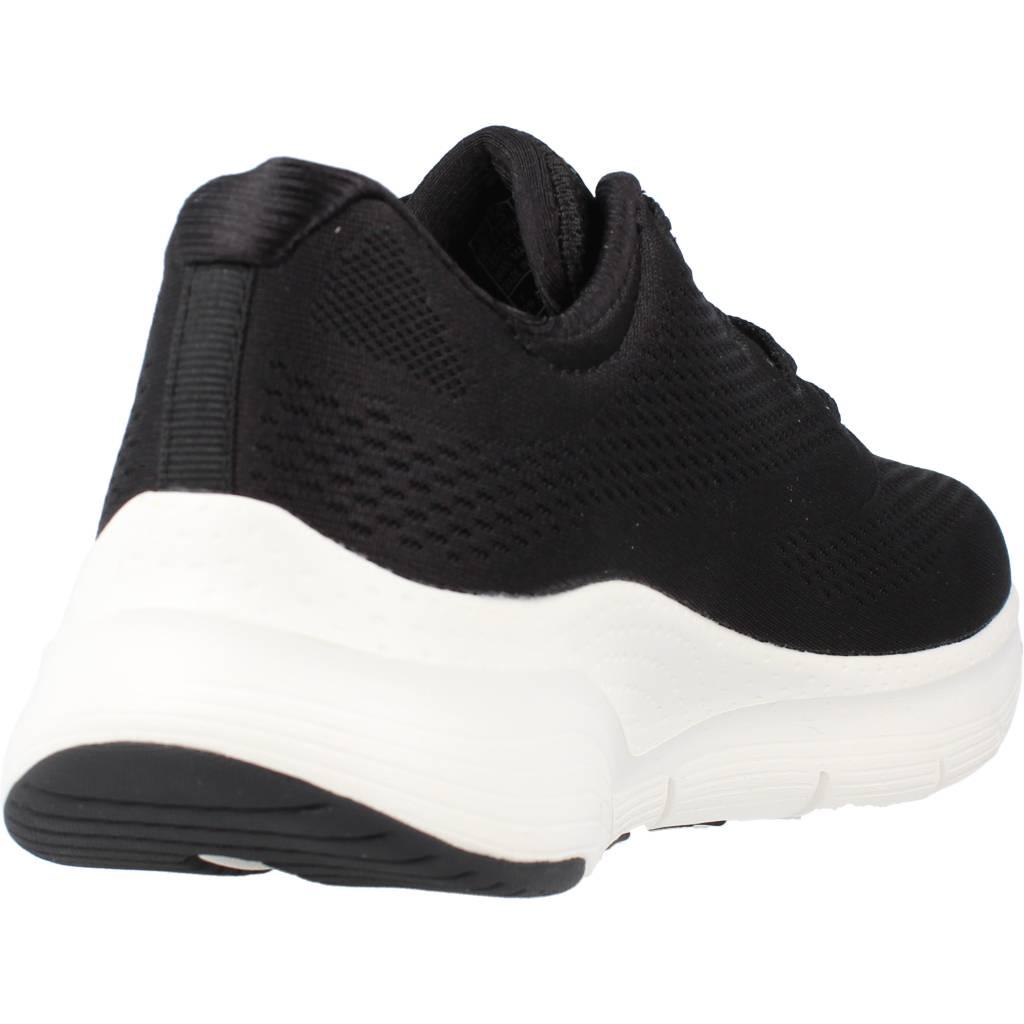 SKECHERS ARCH FIT en color NEGRO (3)