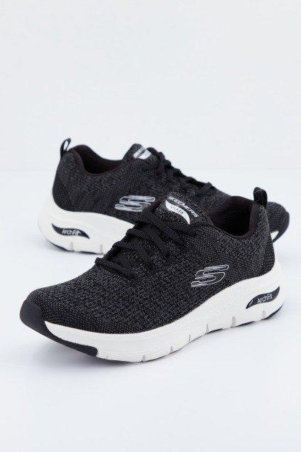 SKECHERS ARCH FIT - INFINITE ADVENTU en color NEGRO (1)