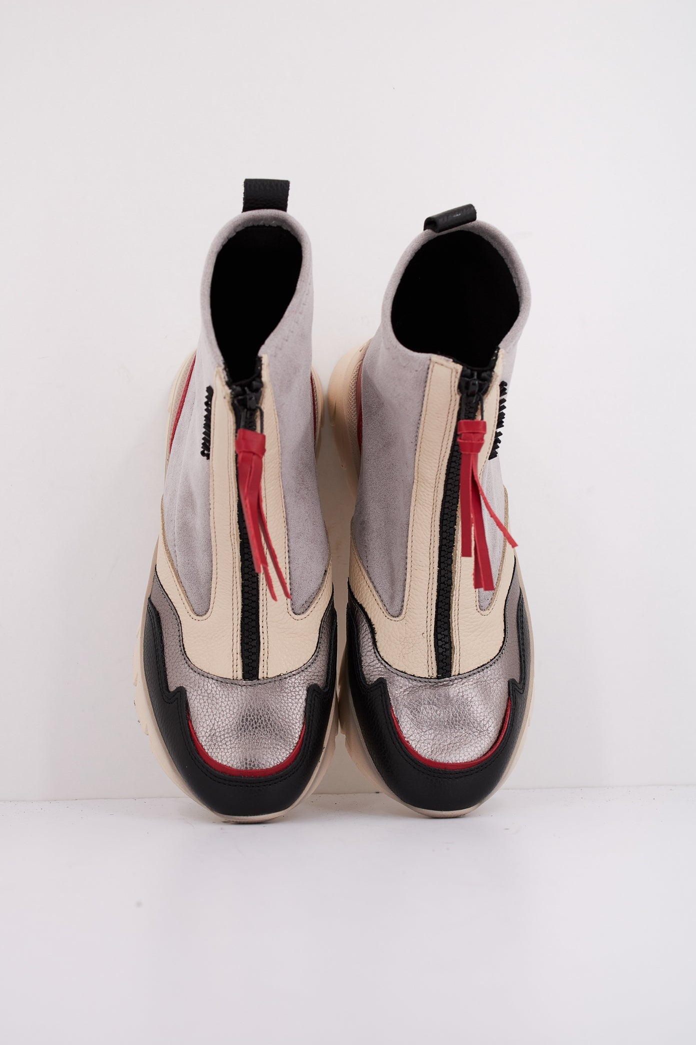 HISPANITAS CHI en color GRIS (3)