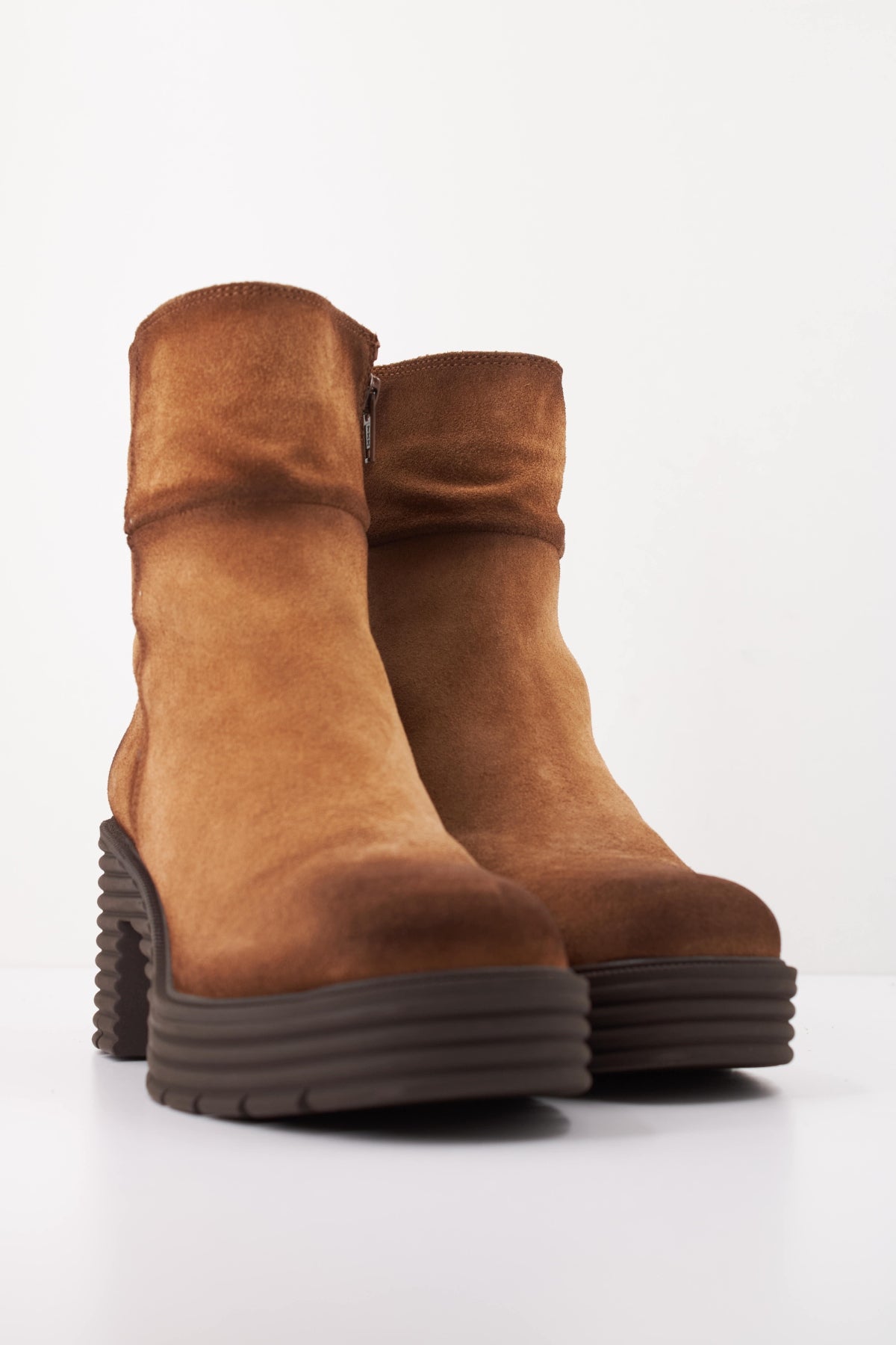 PORRONET PO BOTIN CHOPO en color MARRON CLARO (2)