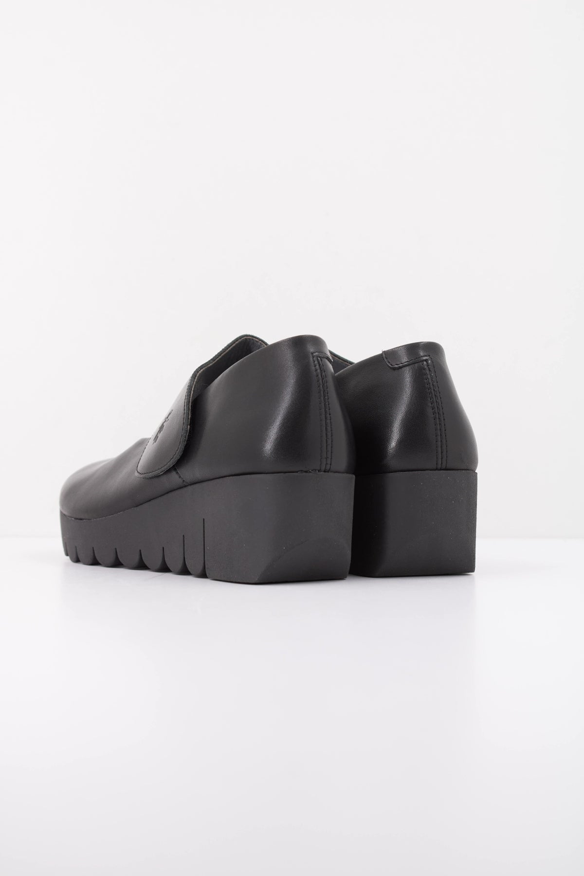 FLY LONDON P ZAPATO VARI en color NEGRO (4)
