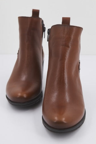 FLUCHOS NYDIA F en color MARRON (4)