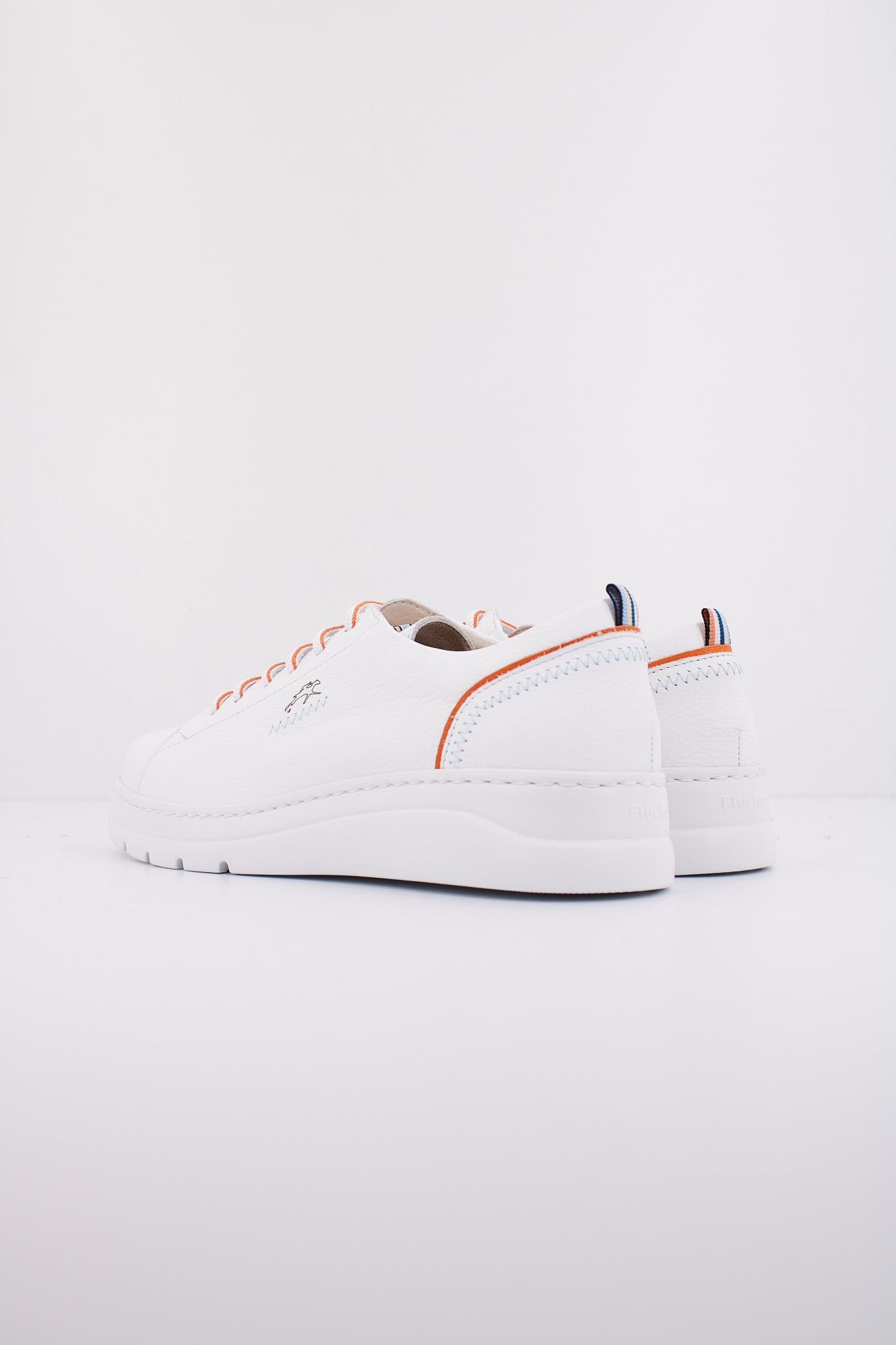 FLUCHOS F en color BLANCO (4)