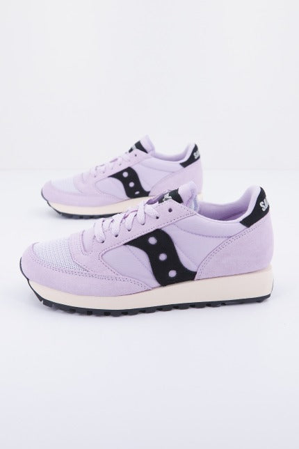 SAUCONY JAZZ VINTAGE SUEDE LOGO en color ROSA (2)
