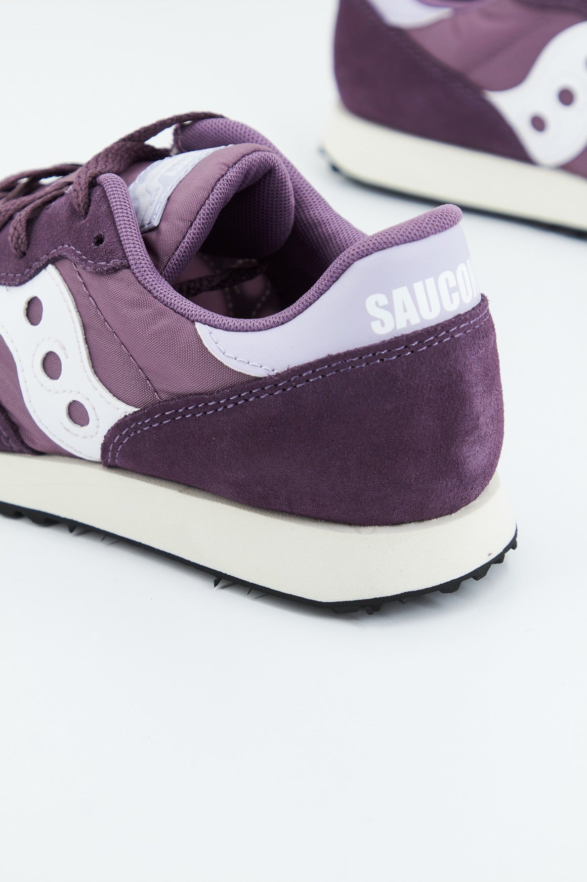 SAUCONY DXN TRAINER en color VIOLETA (3)