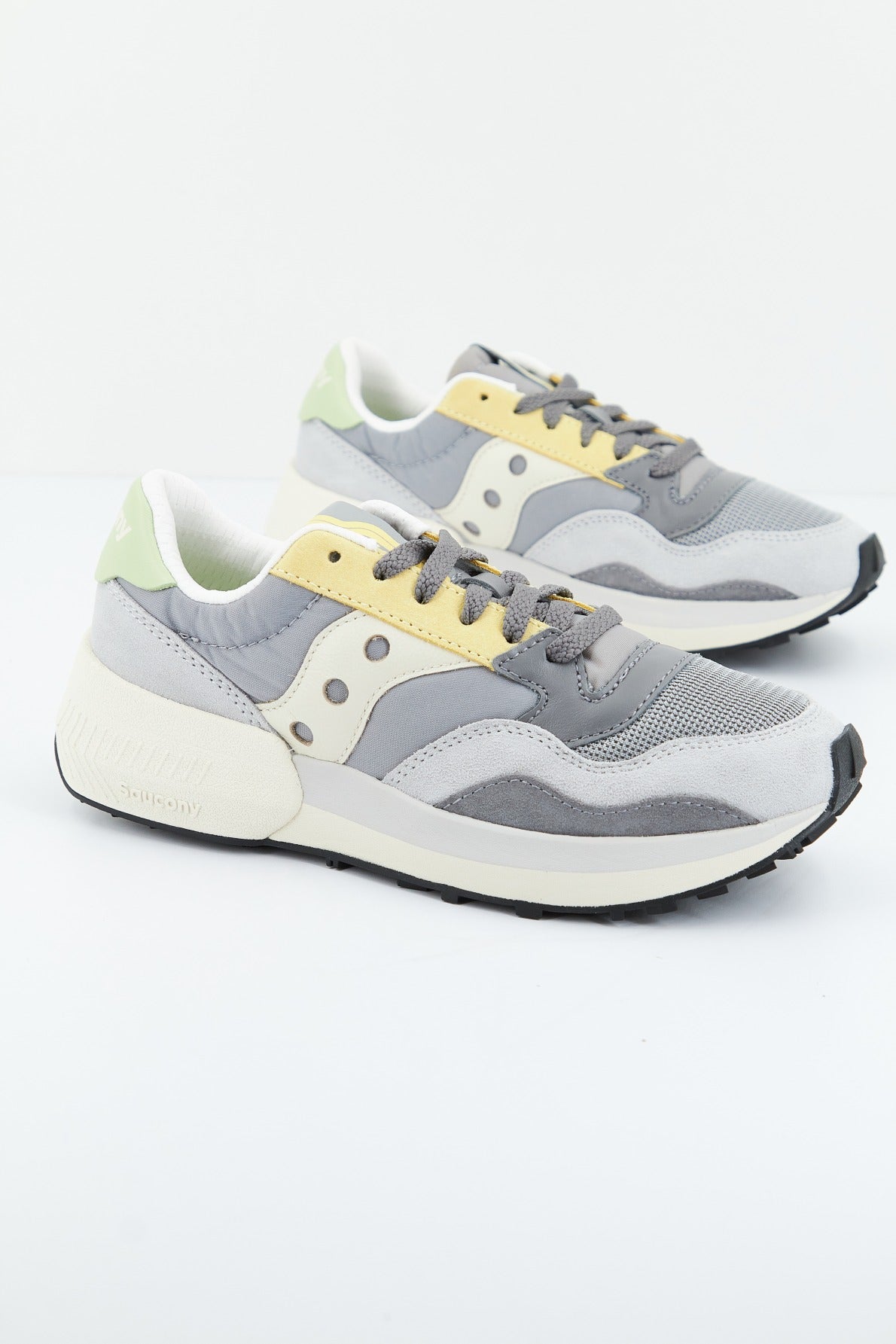 SAUCONY JAZZ NXT en color GRIS (1)