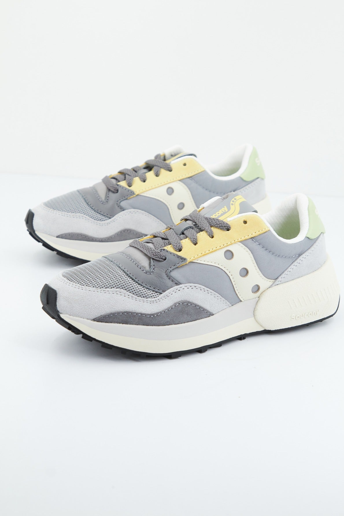 SAUCONY JAZZ NXT en color GRIS (2)