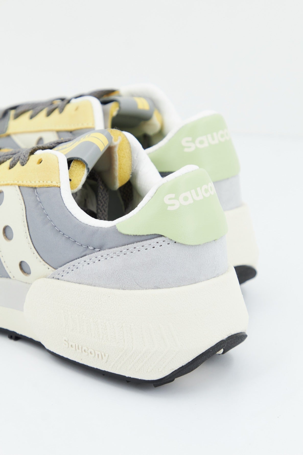 SAUCONY JAZZ NXT en color GRIS (3)