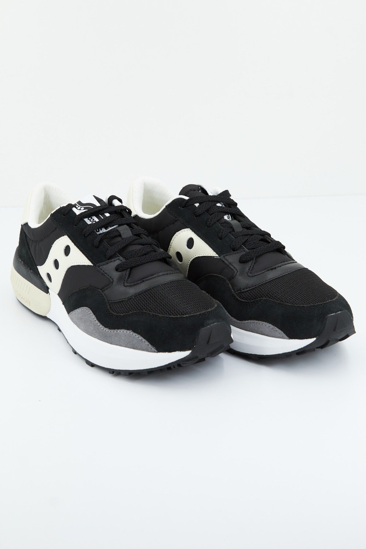 SAUCONY JAZZ NXT en color NEGRO (2)
