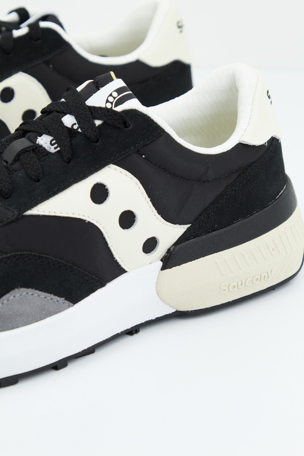 SAUCONY JAZZ NXT en color NEGRO (4)