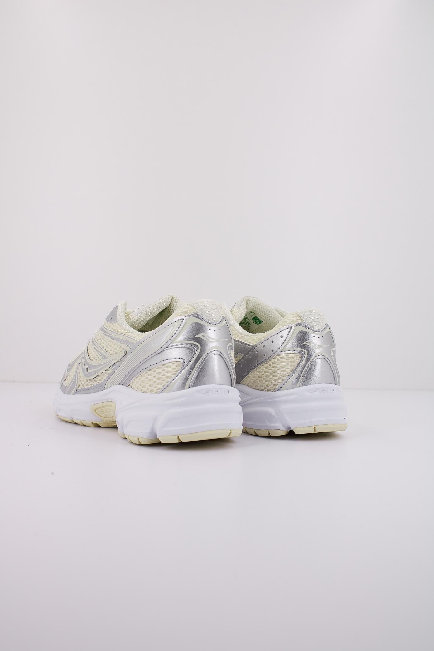 SAUCONY S en color PLATA (3)