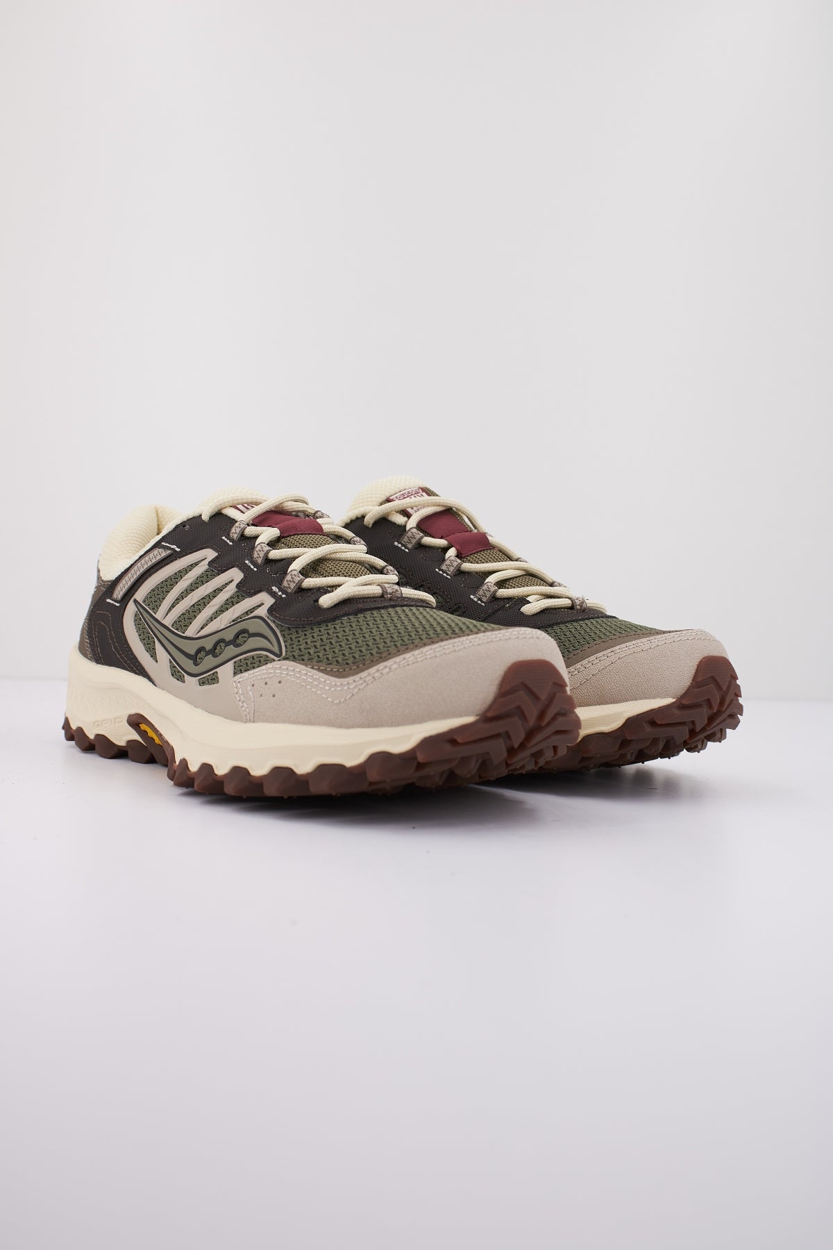 SAUCONY GRID PEAK en color MARRON CLARO (2)