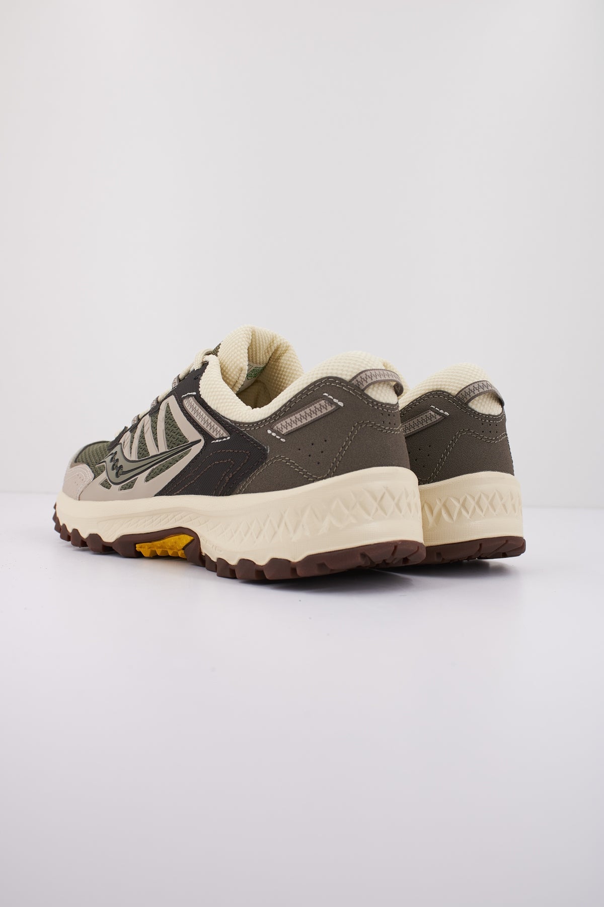 SAUCONY GRID PEAK en color MARRON CLARO (3)