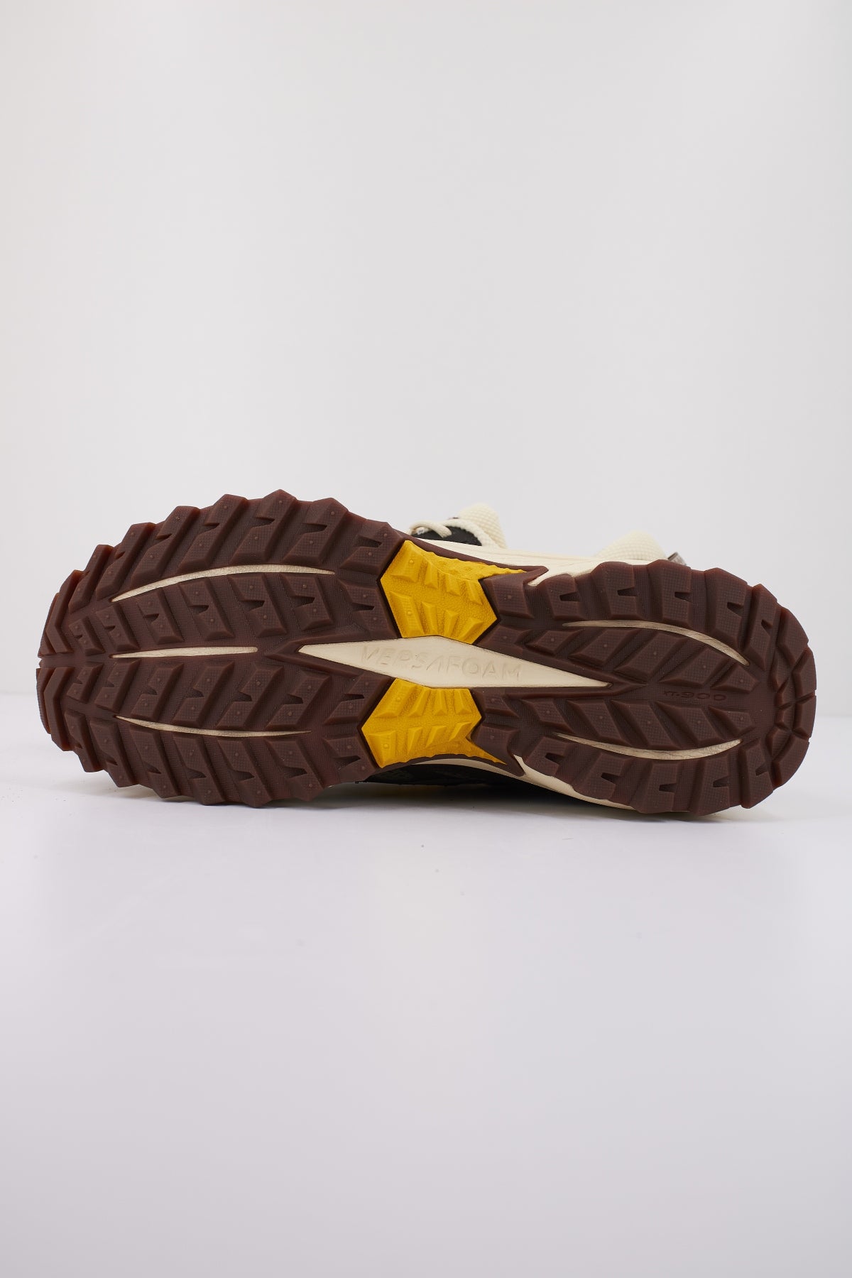 SAUCONY GRID PEAK en color MARRON CLARO (4)