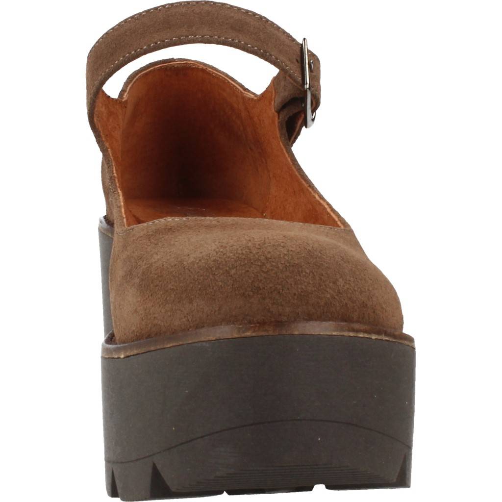 YELLOW ISLANDIA en color MARRON (6)