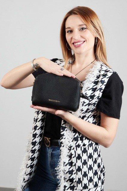VALENTINO BAGS PATTIE en color NEGRO (5)