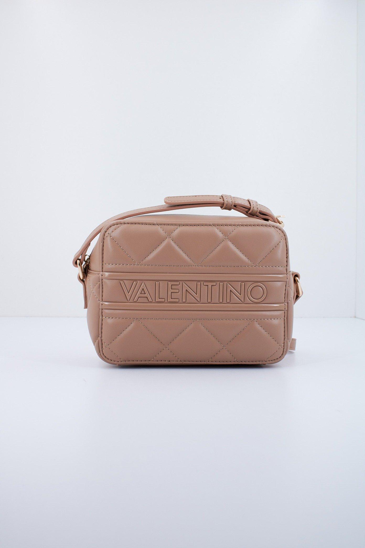 VALENTINO BAGS ADA en color BEIS (1)
