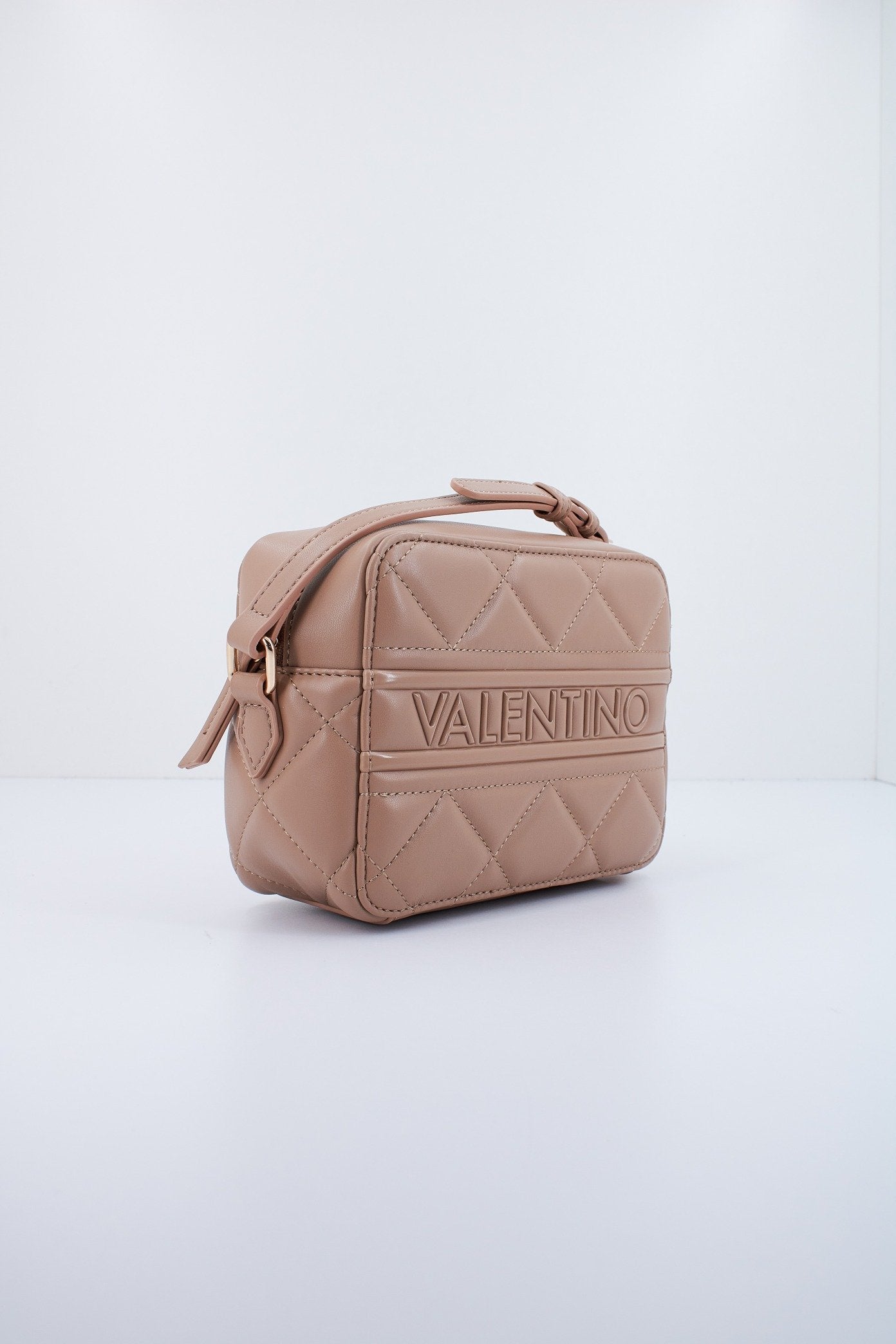 VALENTINO BAGS ADA en color BEIS (3)