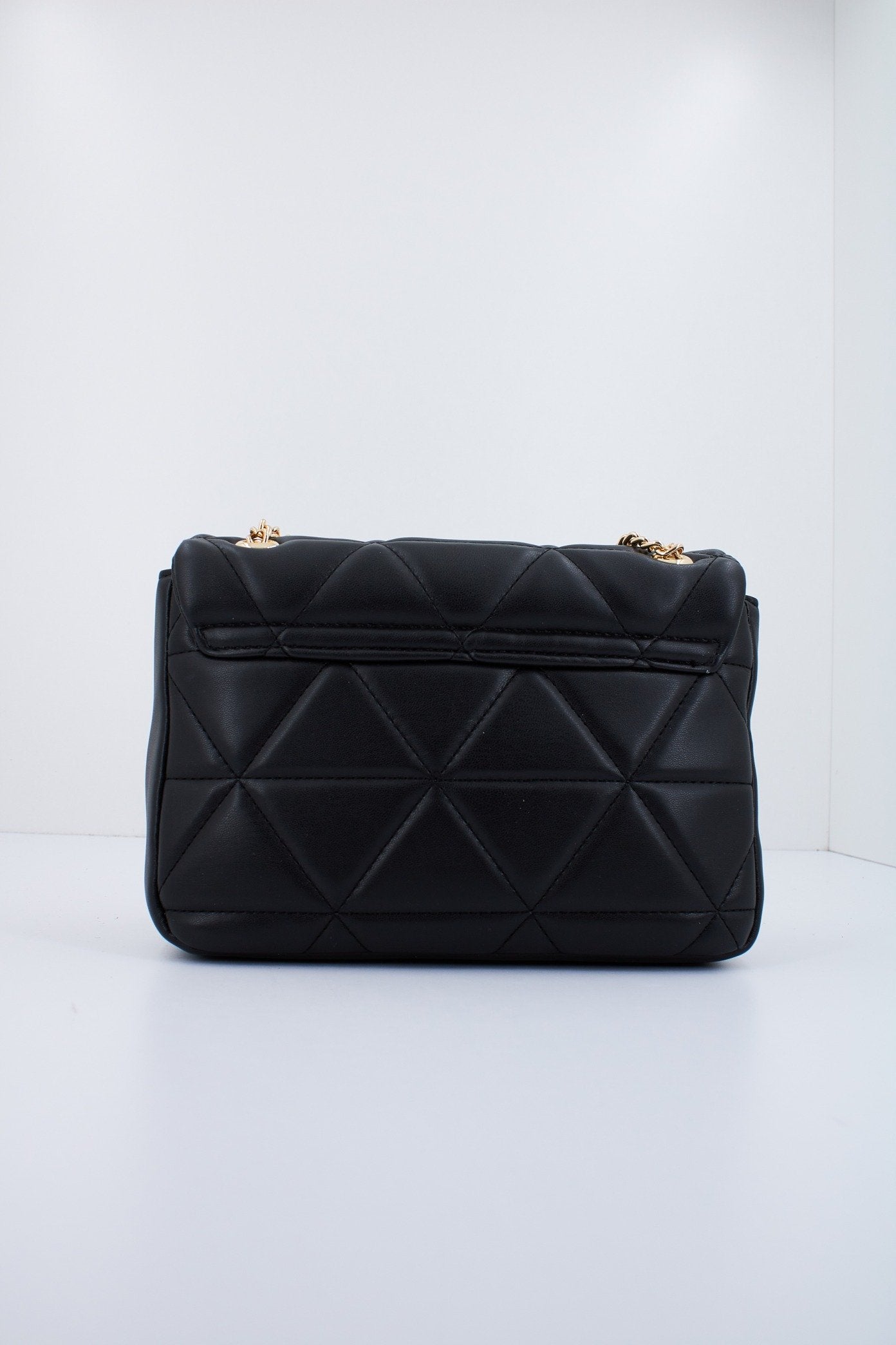 VALENTINO BAGS CARNABY en color NEGRO (2)