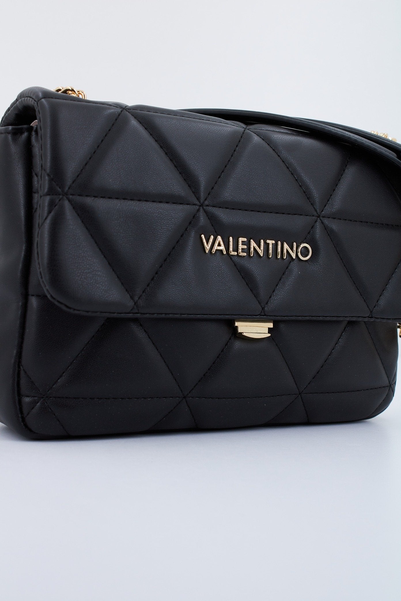 VALENTINO BAGS CARNABY en color NEGRO (4)