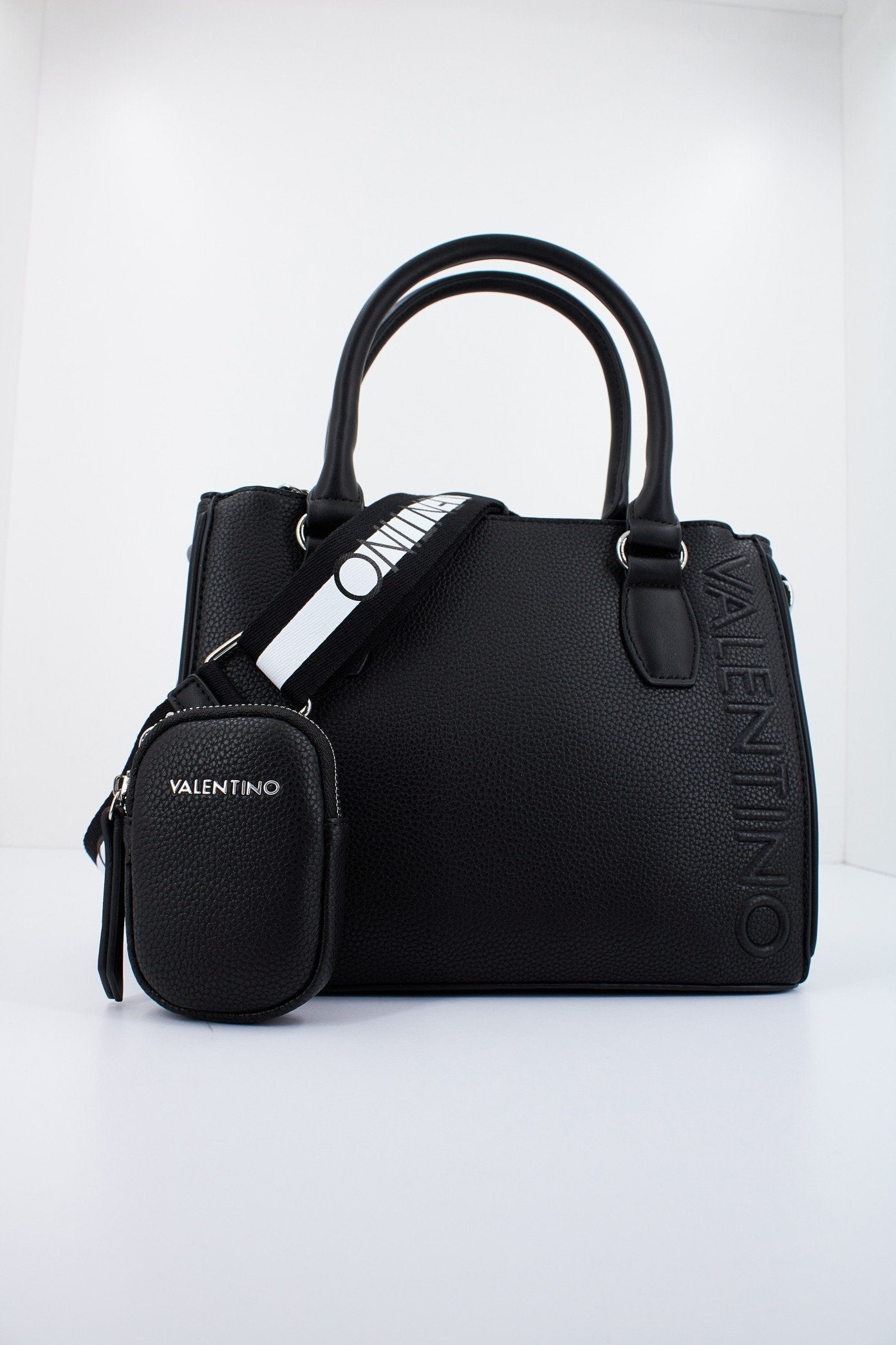 VALENTINO BAGS SOHO en color NEGRO (1)