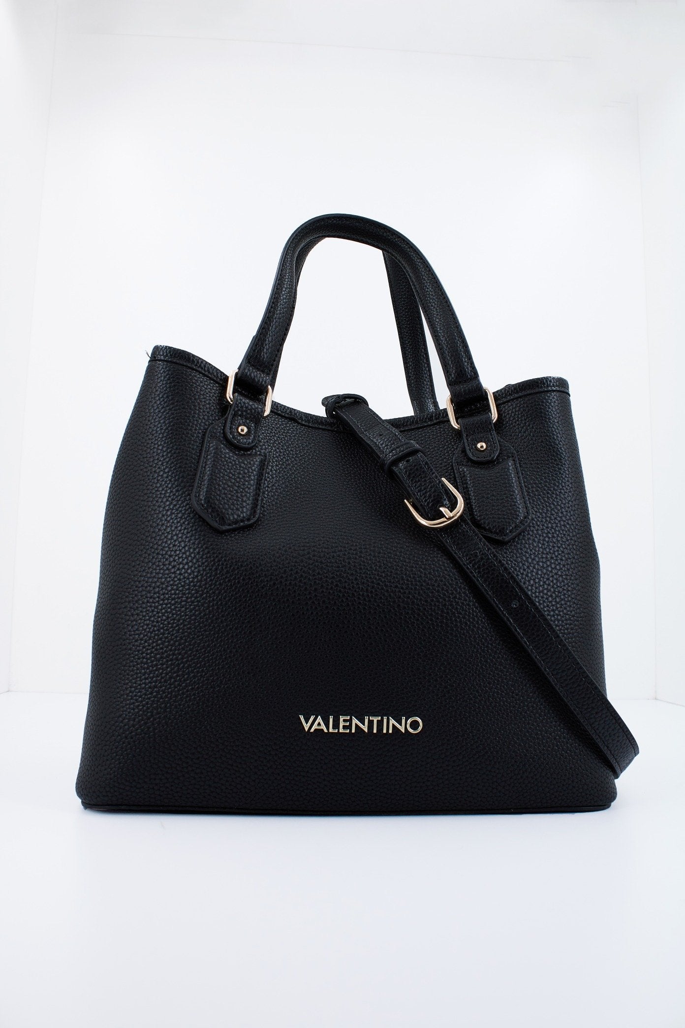 VALENTINO BAGS BRIXTON en color NEGRO (1)