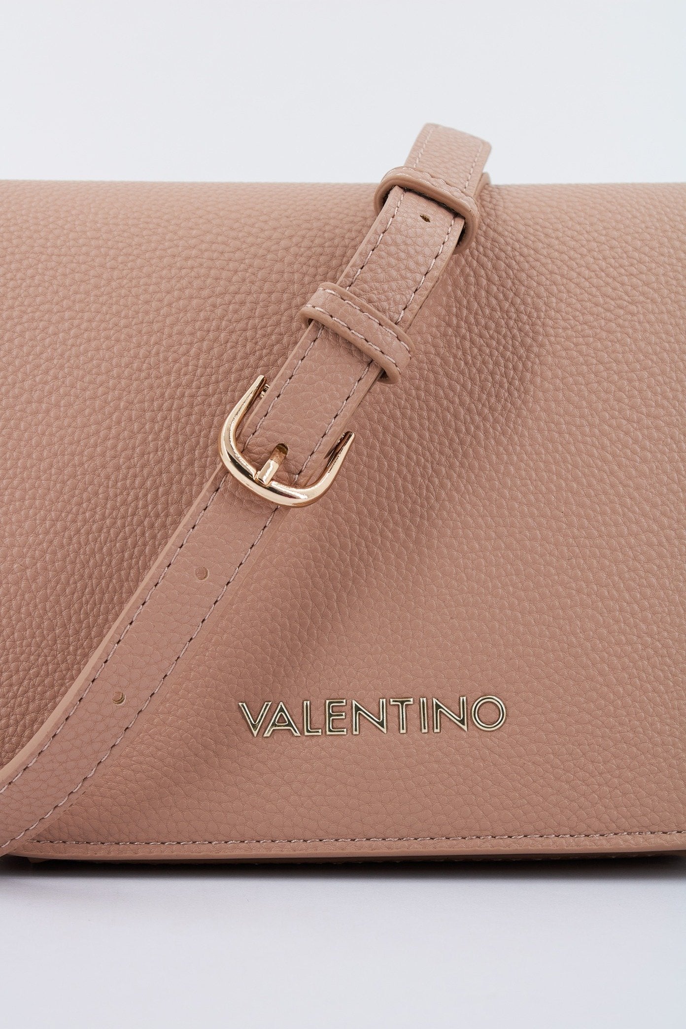 VALENTINO BAGS BRIXTON en color BEIS (4)