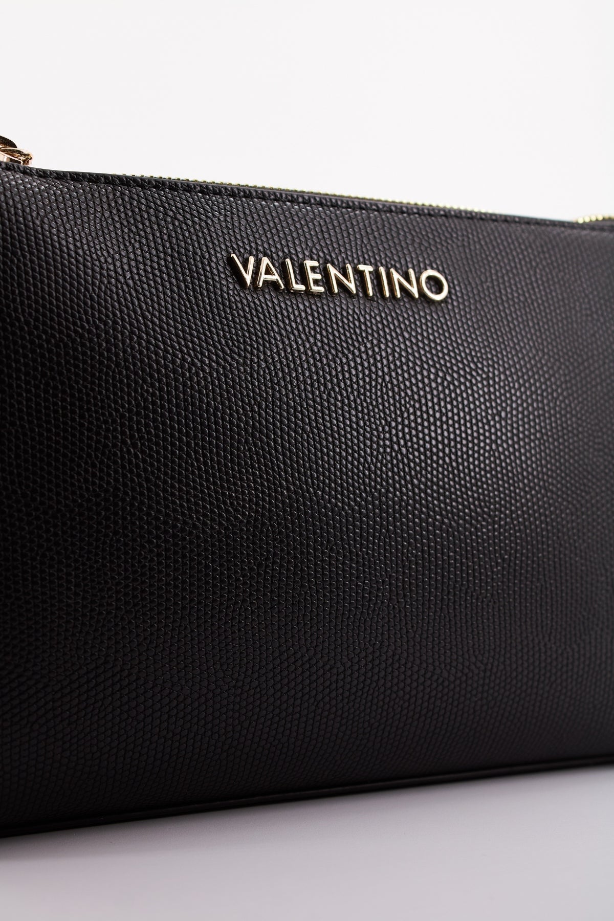 VALENTINO BAGS VBSWR en color NEGRO (4)
