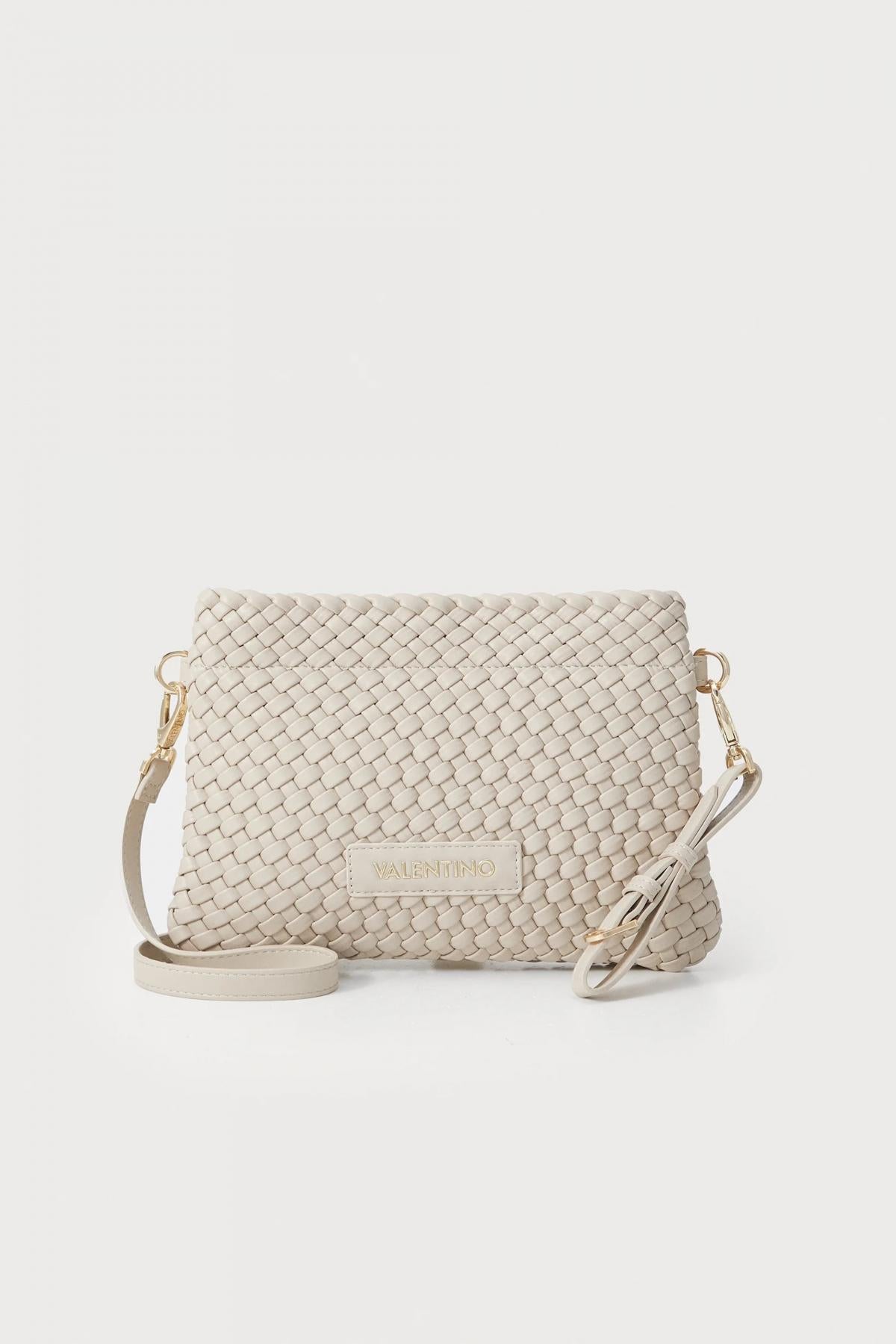 VALENTINO BAGS SHANTEL BAG en color BEIS (1)