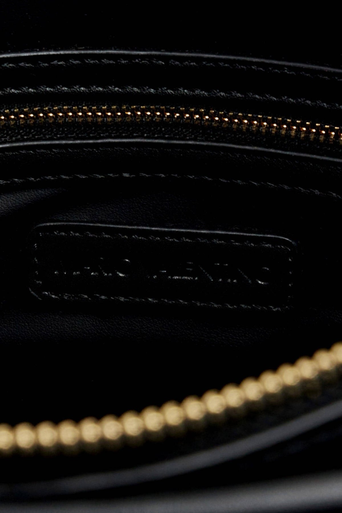 VALENTINO BAGS VBSABG WINTER AELLA en color NEGRO (4)