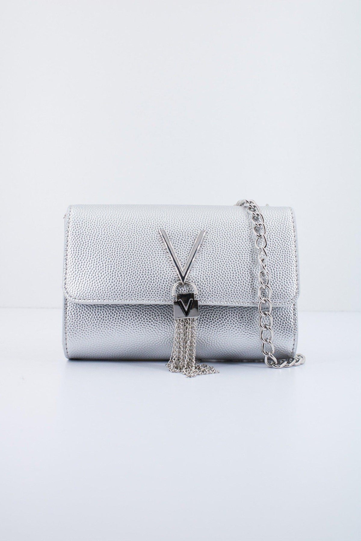 VALENTINO BAGS DIVINA en color PLATA (1)