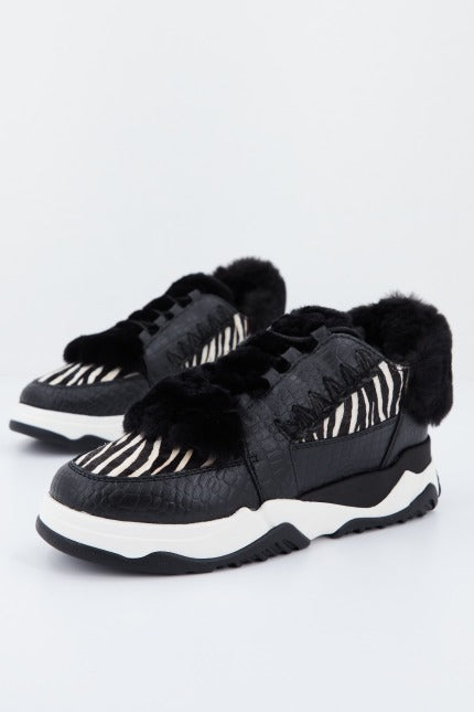 MOU ESKIMO LACE UP TRAINER en color NEGRO (1)
