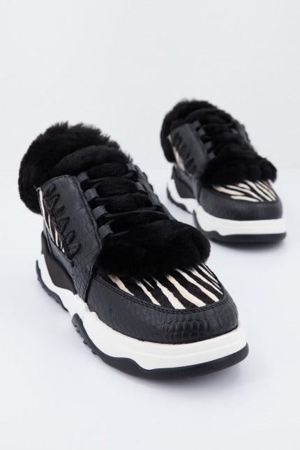 MOU ESKIMO LACE UP TRAINER en color NEGRO (2)