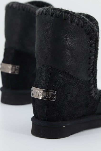MOU ESKIMO INNER WEDGE SHORT en color NEGRO (3)