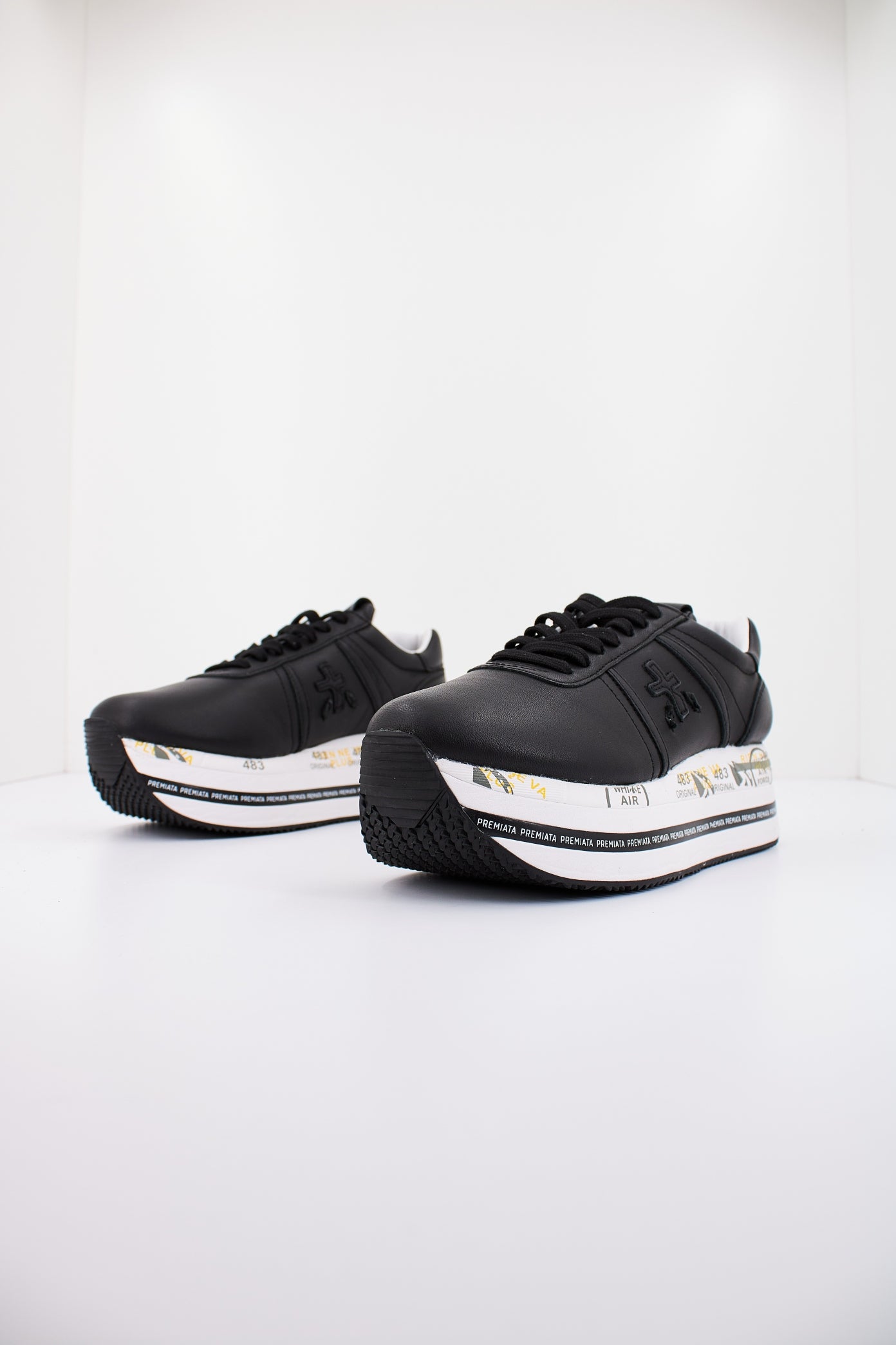 PREMIATA BETH en color NEGRO (2)