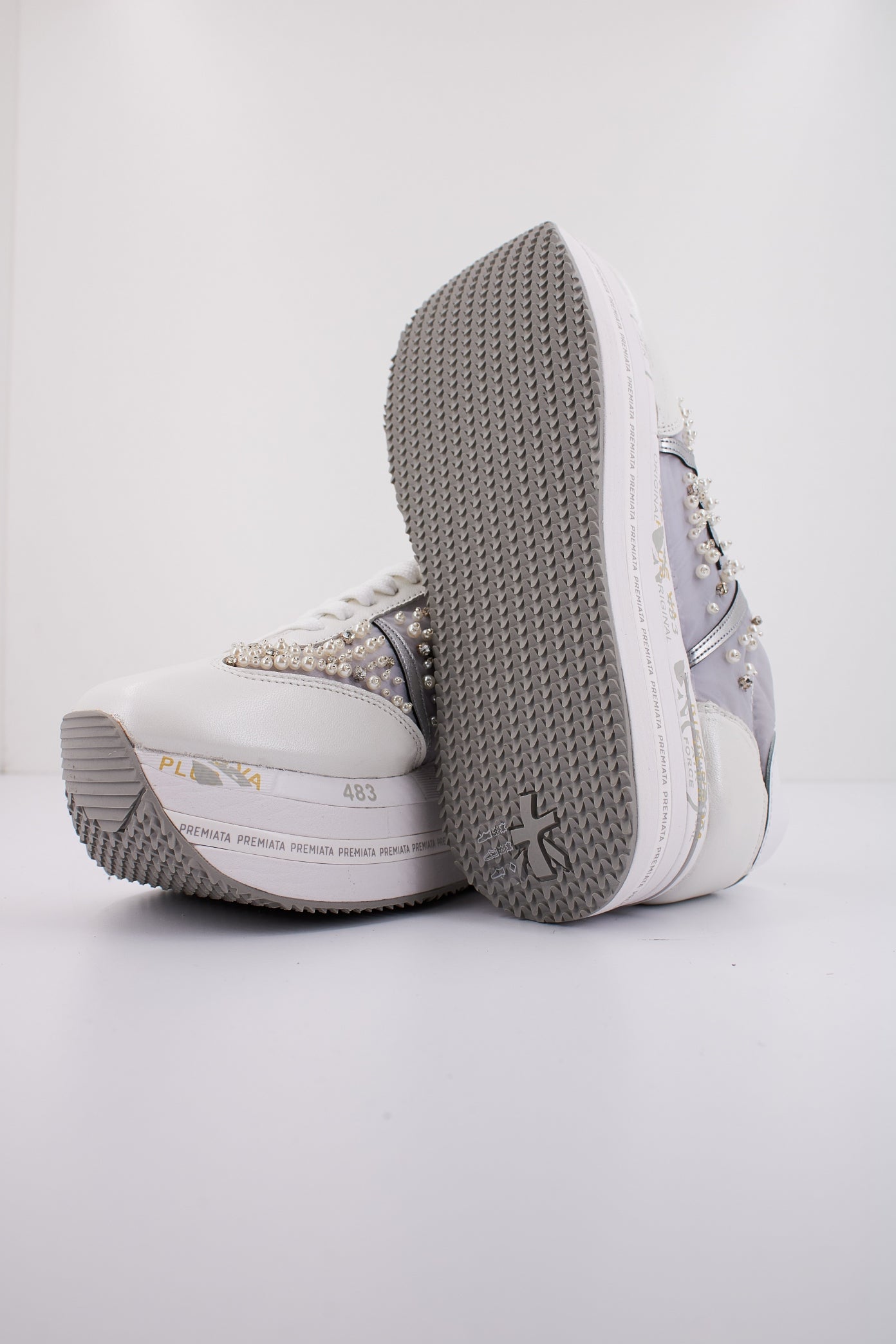 PREMIATA BETH en color BLANCO (4)