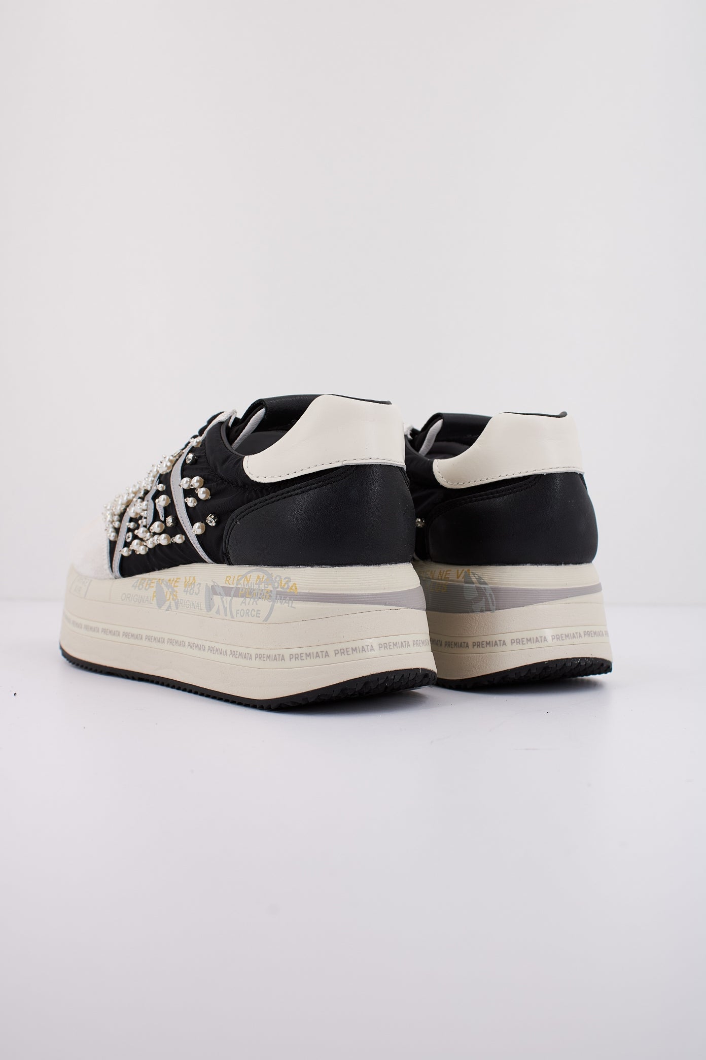 PREMIATA BETH en color BLANCO (3)