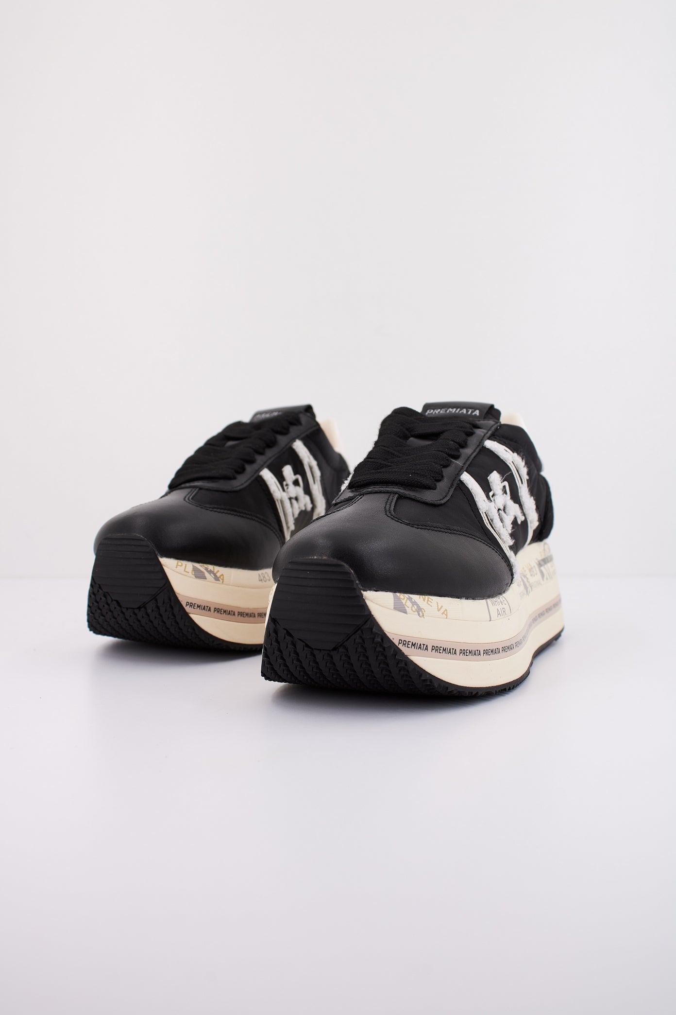PREMIATA BETH en color NEGRO (2)