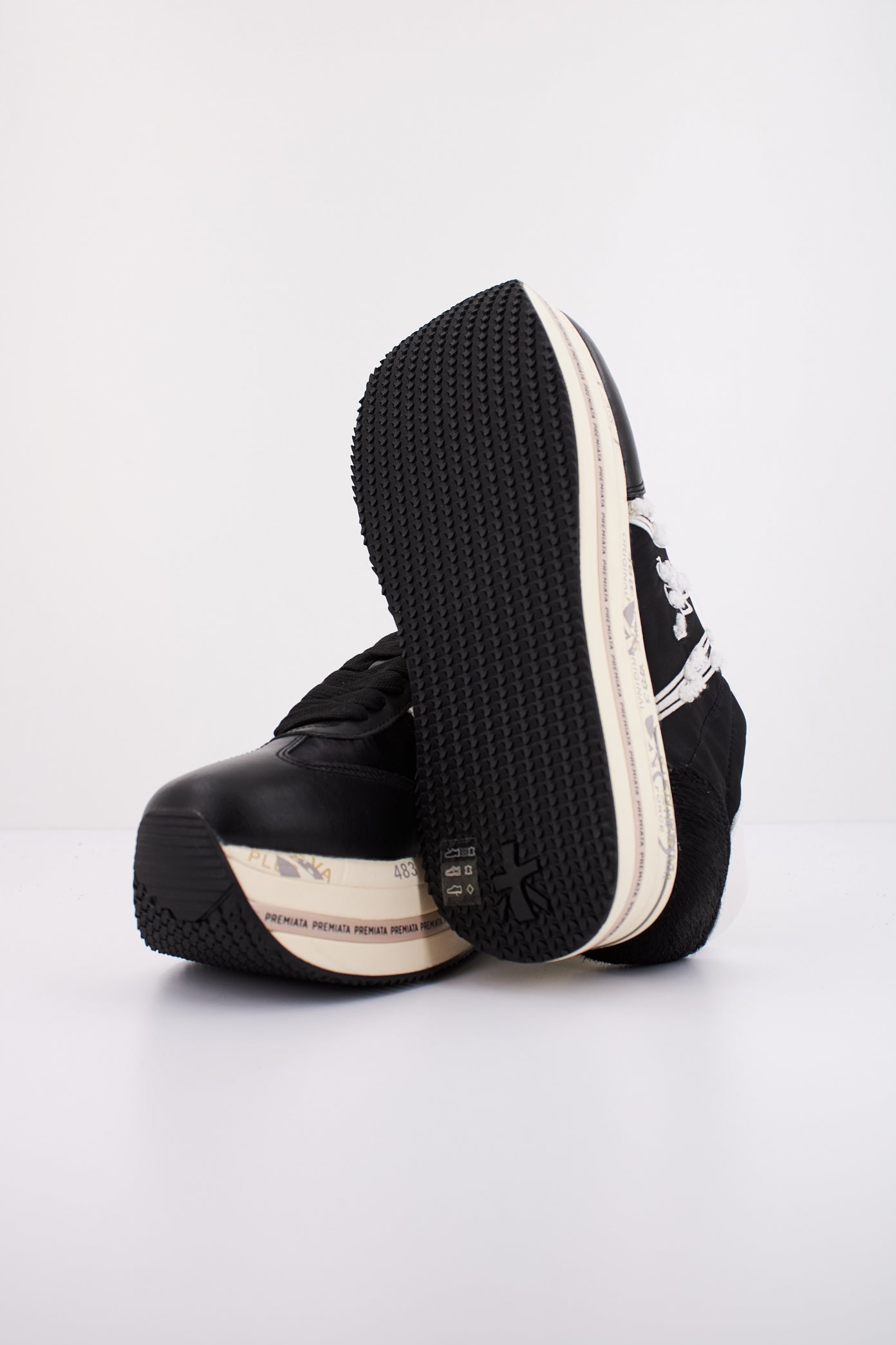 PREMIATA BETH en color NEGRO (5)