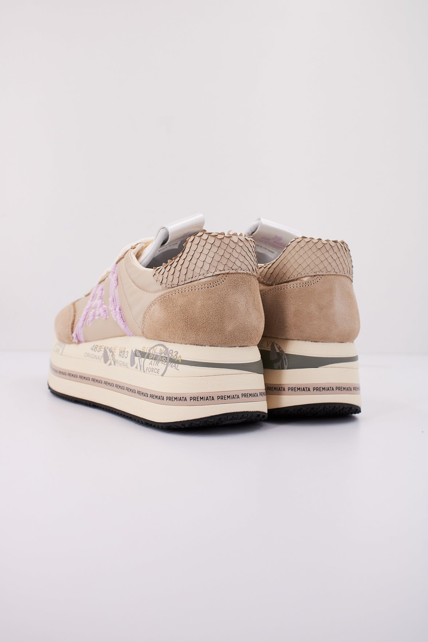 PREMIATA BETH en color BEIS (4)