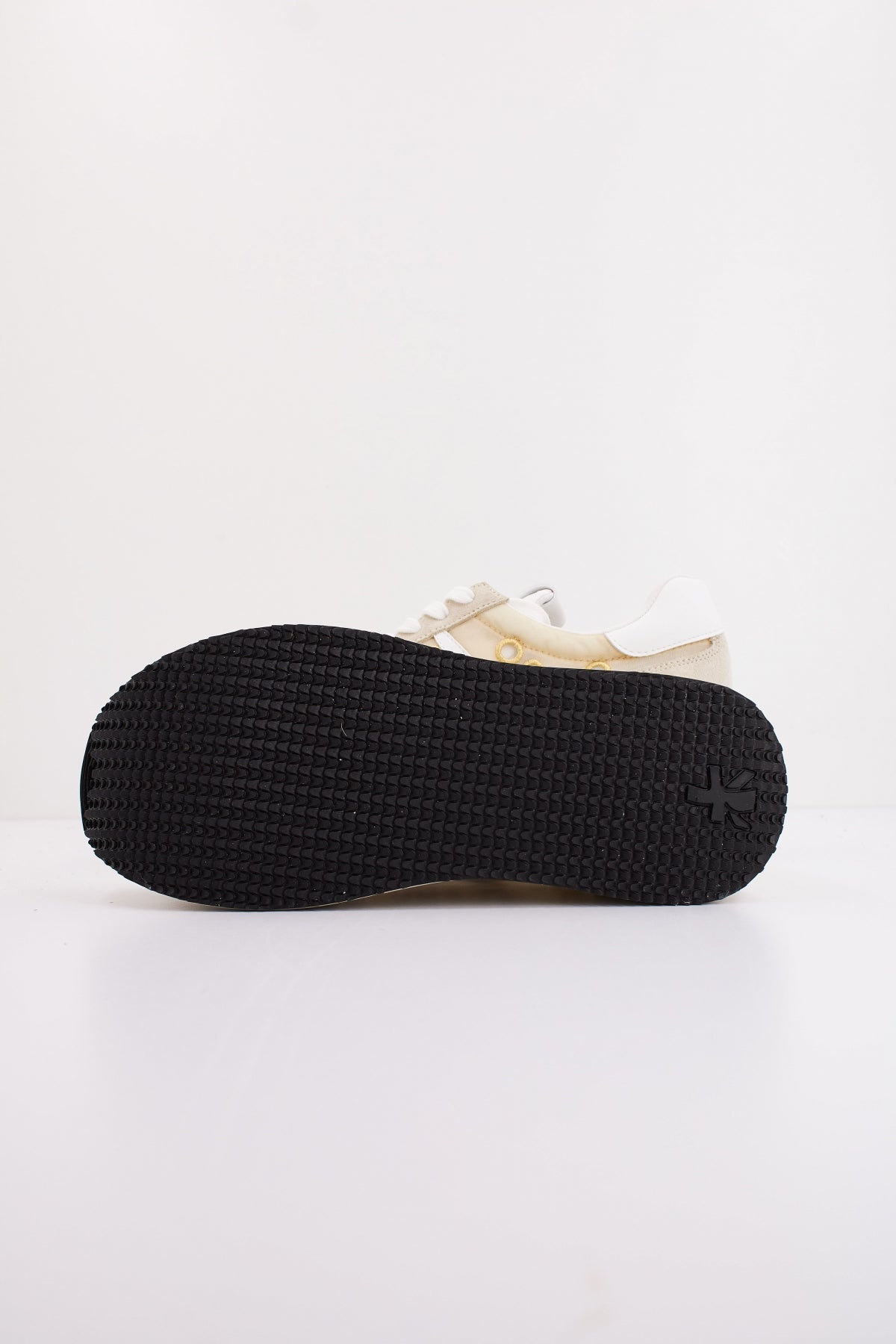 PREMIATA BETH en color BEIS (5)